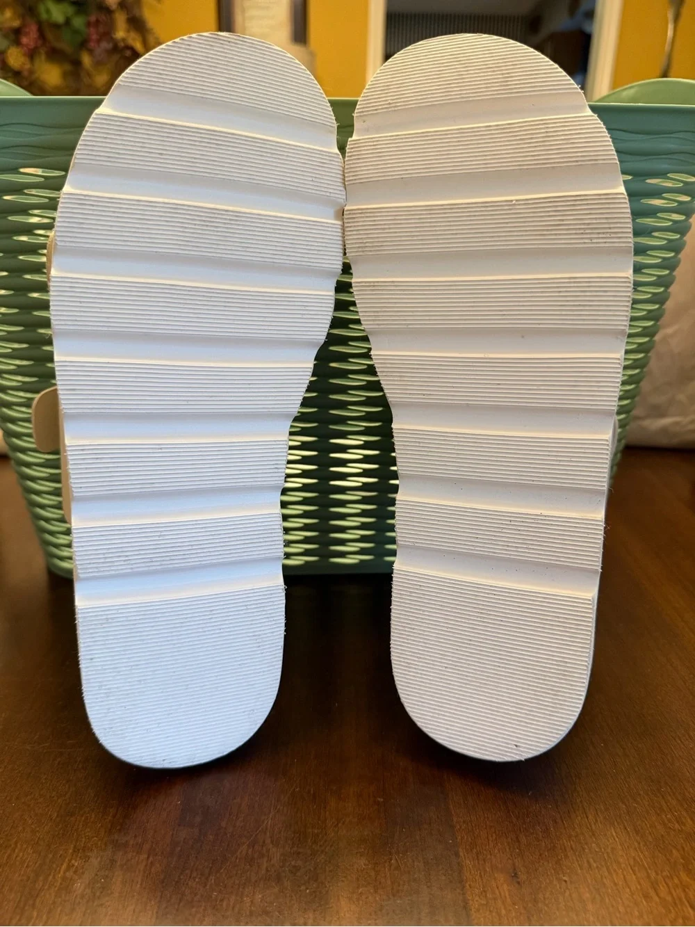 Madden Girl's Mythicall flatform sandal SZ 10 Cream with Gold